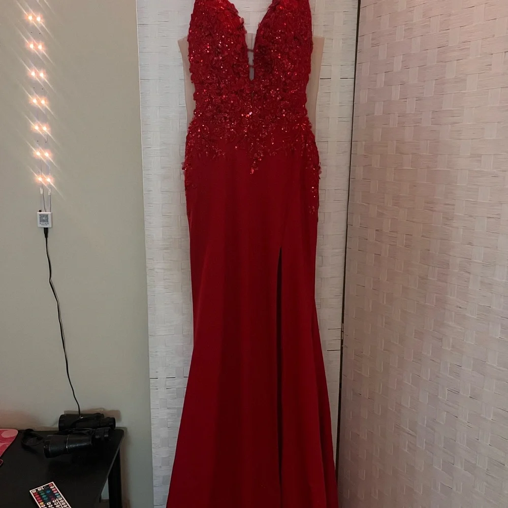 Stunning Scarlet Prom Dress - Picture 1 of 6